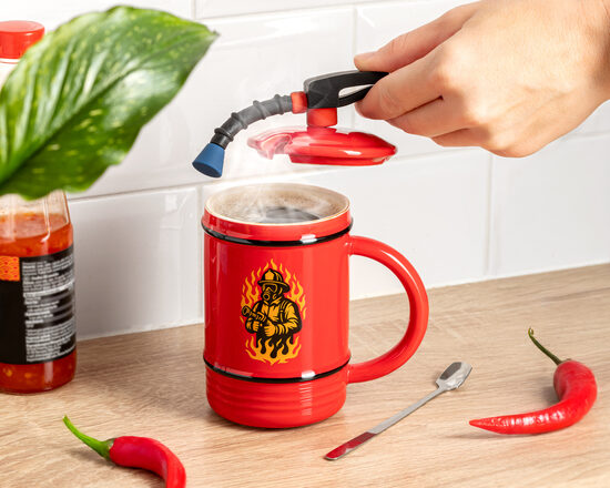 Ugunsdzēsēja krūze ar vāciņu un karotīti